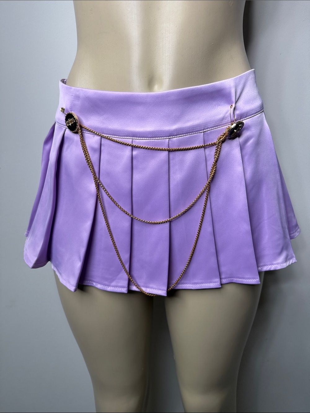 SHEIN Lilac Pleated Mini Skirt with Gold Chain Trim
